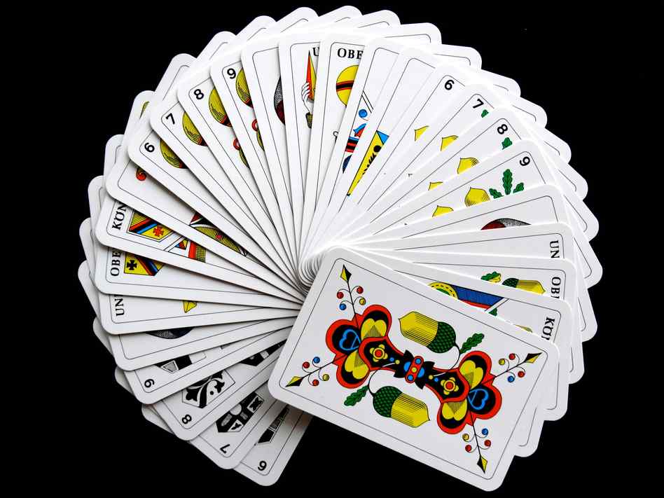Why Slots Dominate Online Casinos: The Psychology and Business Behind the Reels